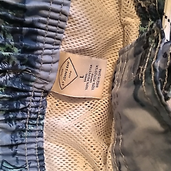 St. John's Bay board shorts size large - Picture 4 of 4
